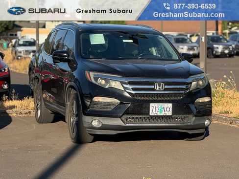 Used 2017 Honda Pilot Touring image 1