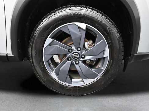 Used 2025 Nissan Rogue SV FWD image 23