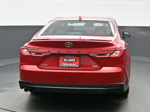 Used 2025 Toyota Camry SE FWD image 5
