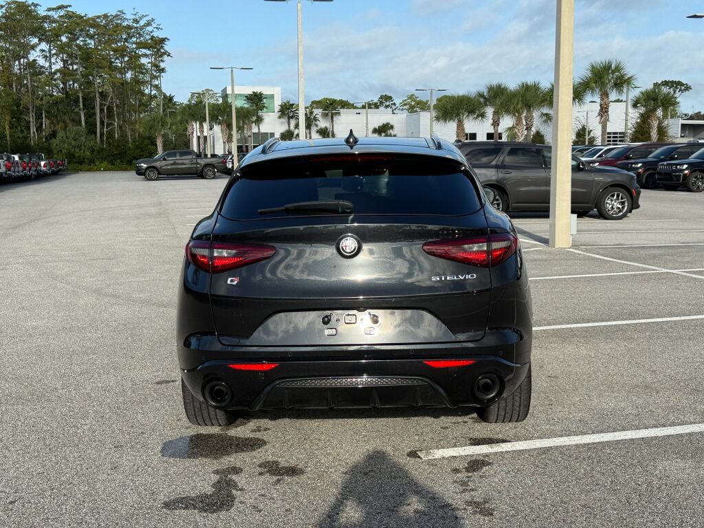 Used 2023 Alfa Romeo Stelvio Veloce AWD/4WD image 4
