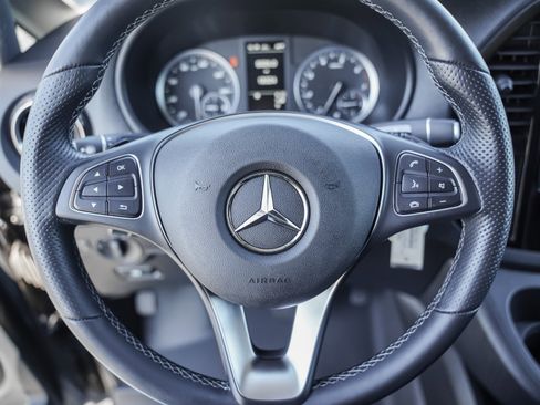 Used 2022 Mercedes-Benz Metris image 16