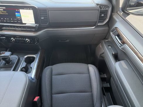 Used 2024 GMC Sierra 1500 Elevation w/ Preferred Package AWD/4WD image 17