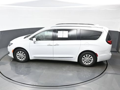 Used 2018 Chrysler Pacifica Touring-L Plus w/ Advanced Safetytec Group FWD image 39