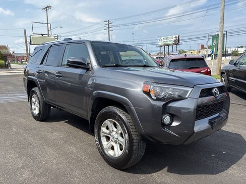 Used 2019 Toyota 4Runner SR5 AWD/4WD image 4