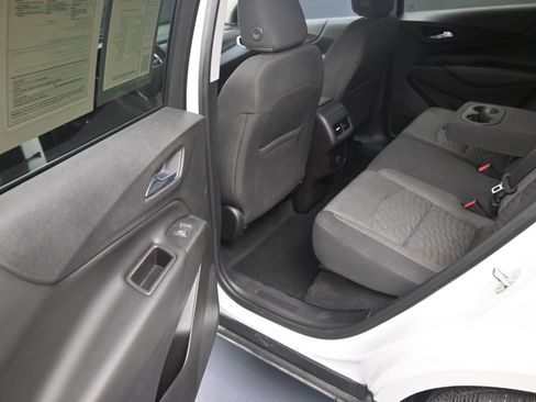 Used 2018 Chevrolet Equinox LT image 17