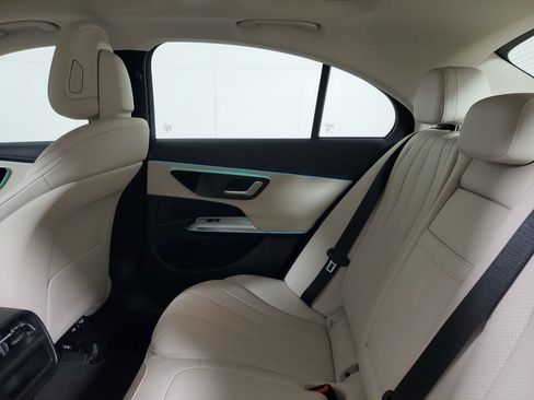 Used 2025 Mercedes-Benz E 350 4MATIC Sedan image 12
