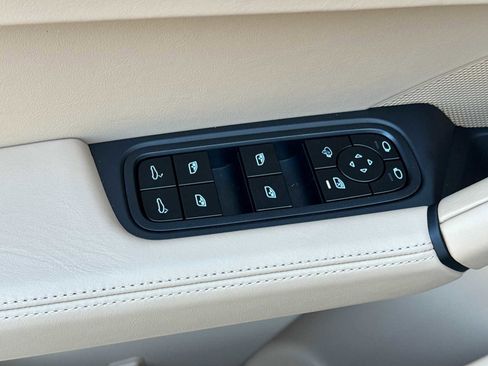 New 2025 Porsche Cayenne Coupe image 13