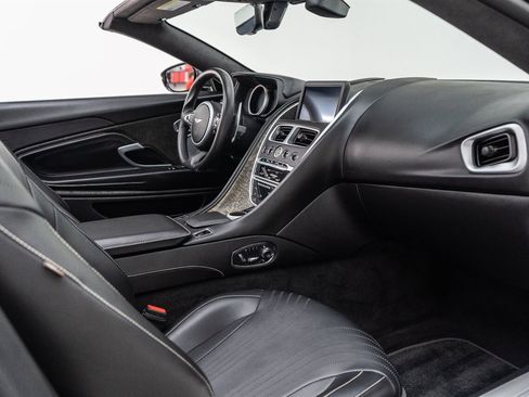 Used 2019 Aston Martin DB11 Volante image 60