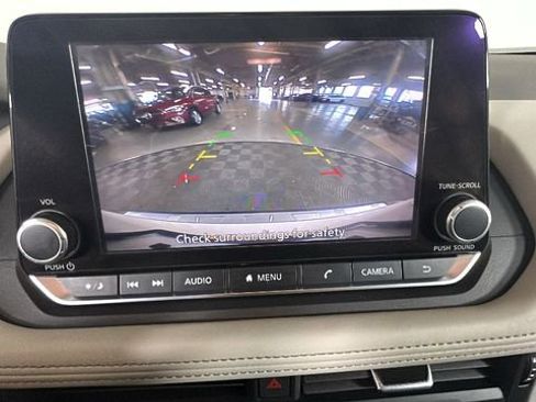 Used 2023 Nissan Rogue SV AWD/4WD image 21