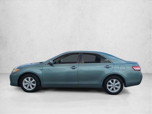 Used 2010 Toyota Camry LE FWD image 9