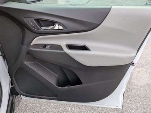Used 2018 Chevrolet Equinox LS FWD image 33
