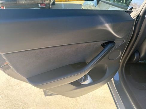Used 2020 Tesla Model Y Long Range image 18