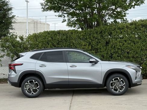 New 2026 Chevrolet Trax LT w/ Driver Confidence Package FWD image 3