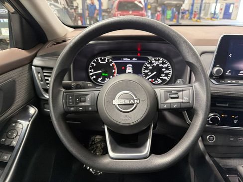 Used 2023 Nissan Rogue S AWD/4WD image 18