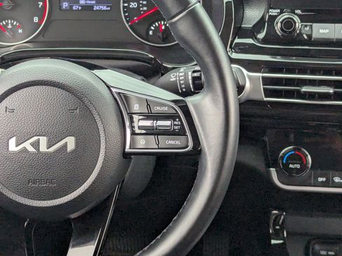 Certified 2023 Kia Seltos EX image 18