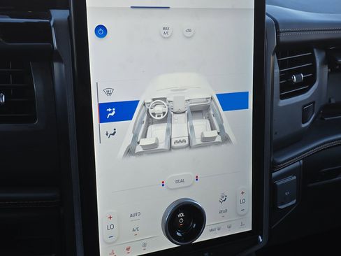 Certified 2022 Ford Expedition Platinum image 19