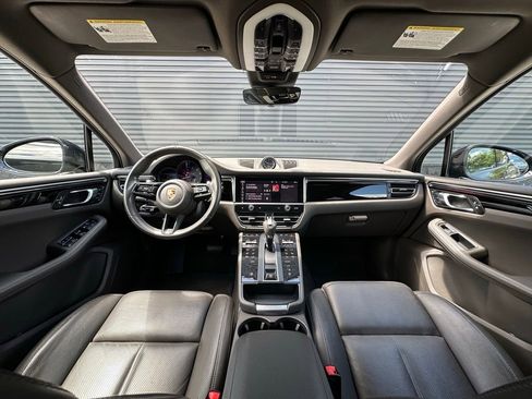 Certified 2023 Porsche Macan AWD/4WD image 6