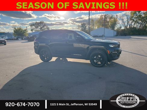 New 2025 Jeep Grand Cherokee Limited w/ Luxury Tech Group II image 8