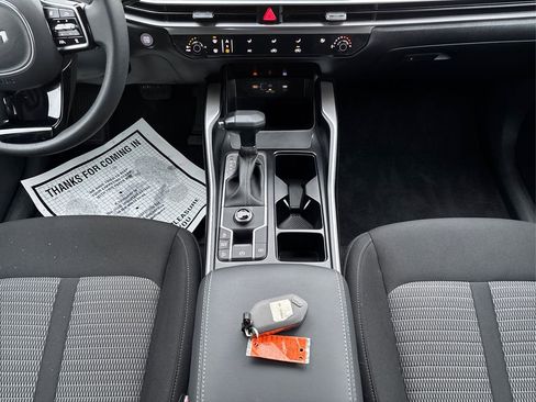 Certified 2025 Kia Sorento LX image 18