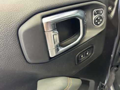 Used 2025 Jeep Gladiator Mojave AWD/4WD image 20