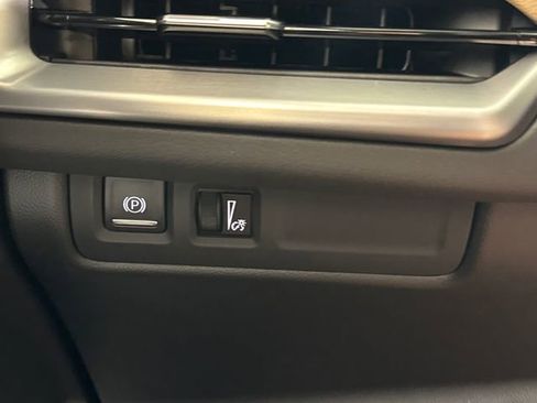 Used 2024 Cadillac XT4 Luxury FWD image 36