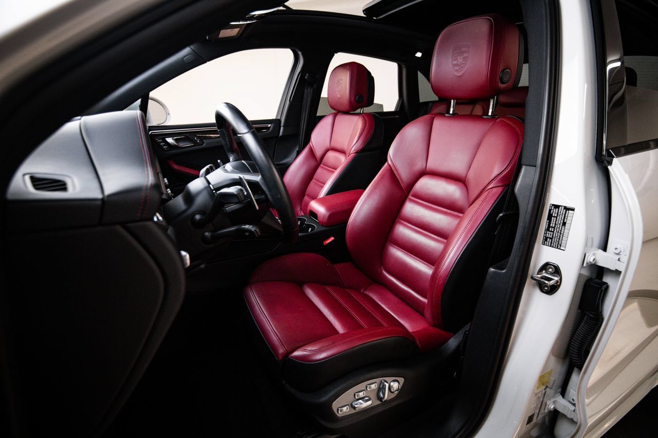 Certified 2023 Porsche Macan S AWD/4WD image 5