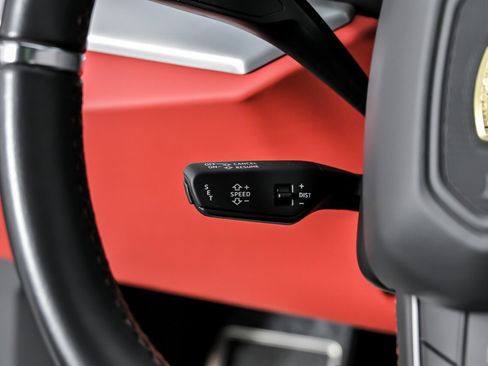 Used 2020 Lamborghini Urus image 30