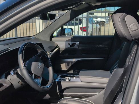 Used 2026 Cadillac Vistiq Platinum w/ LPO, Floor Liner Package AWD/4WD image 6