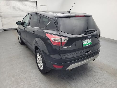 Used 2017 Ford Escape SE w/ SE Cold Weather Package AWD/4WD image 3
