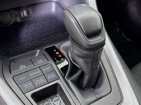 Certified 2025 Toyota RAV4 LE AWD/4WD image 10