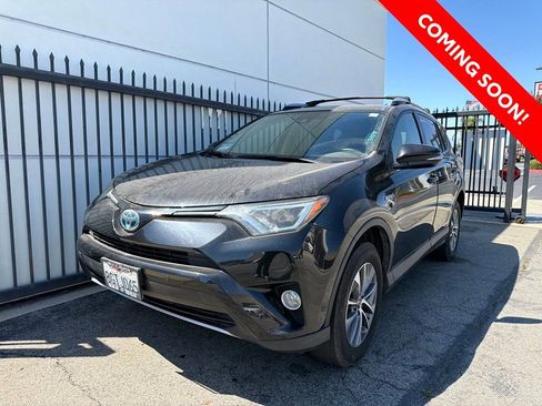 Used 2018 Toyota RAV4 XLE w/ Convenience Package AWD/4WD image 3