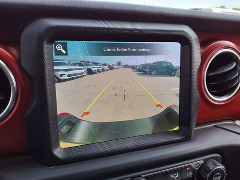 Used 2023 Jeep Gladiator Rubicon w/ Trailer Tow Package AWD/4WD image 11