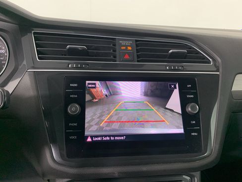 Used 2018 Volkswagen Tiguan SE w/ Panoramic Sunroof Package FWD image 26