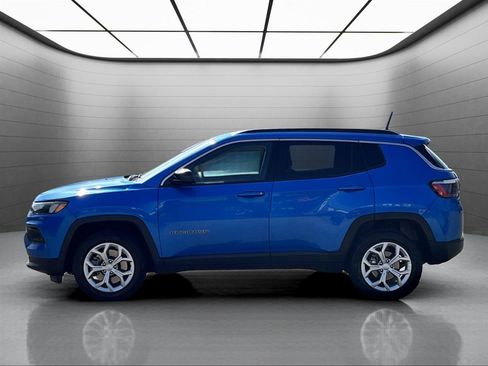 Used 2024 Jeep Compass Latitude AWD/4WD image 11