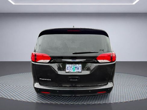 Used 2018 Chrysler Pacifica Touring FWD image 5