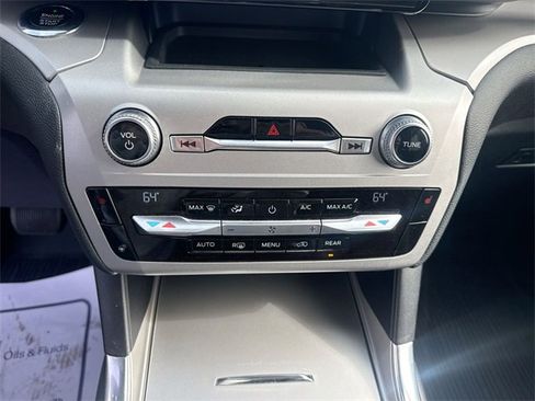 Used 2021 Ford Explorer XLT w/ Equipment Group 202A image 25