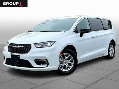 Used 2024 Chrysler Pacifica Touring-L