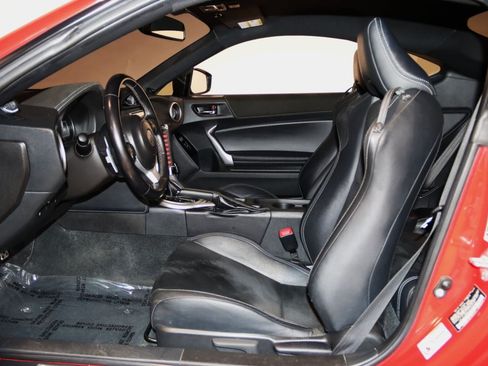 Used 2020 Toyota 86 RWD image 35
