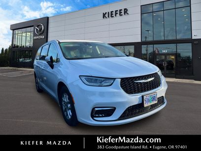 Used 2023 Chrysler Pacifica Touring-L