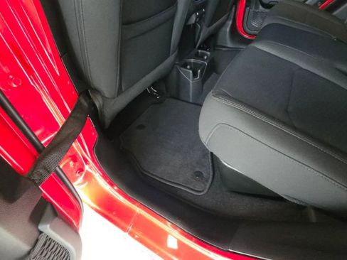 Used 2021 Jeep Gladiator Willys image 19