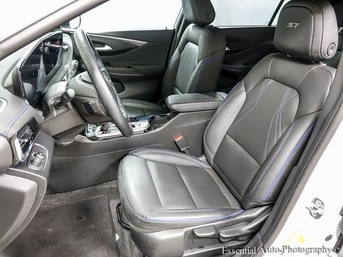 Used 2025 Buick Envista Sport Touring image 9