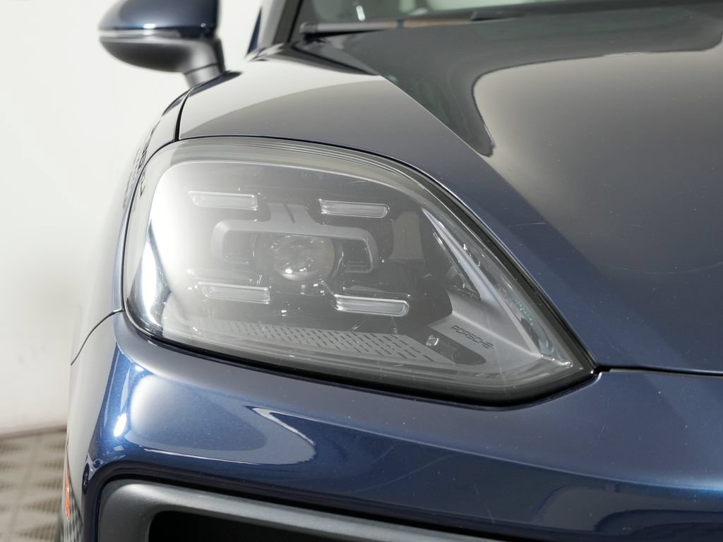 Certified 2024 Porsche Cayenne AWD/4WD image 11