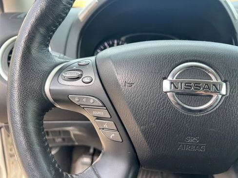 Used 2018 Nissan Pathfinder SV w/ SV Tech Package AWD/4WD image 25
