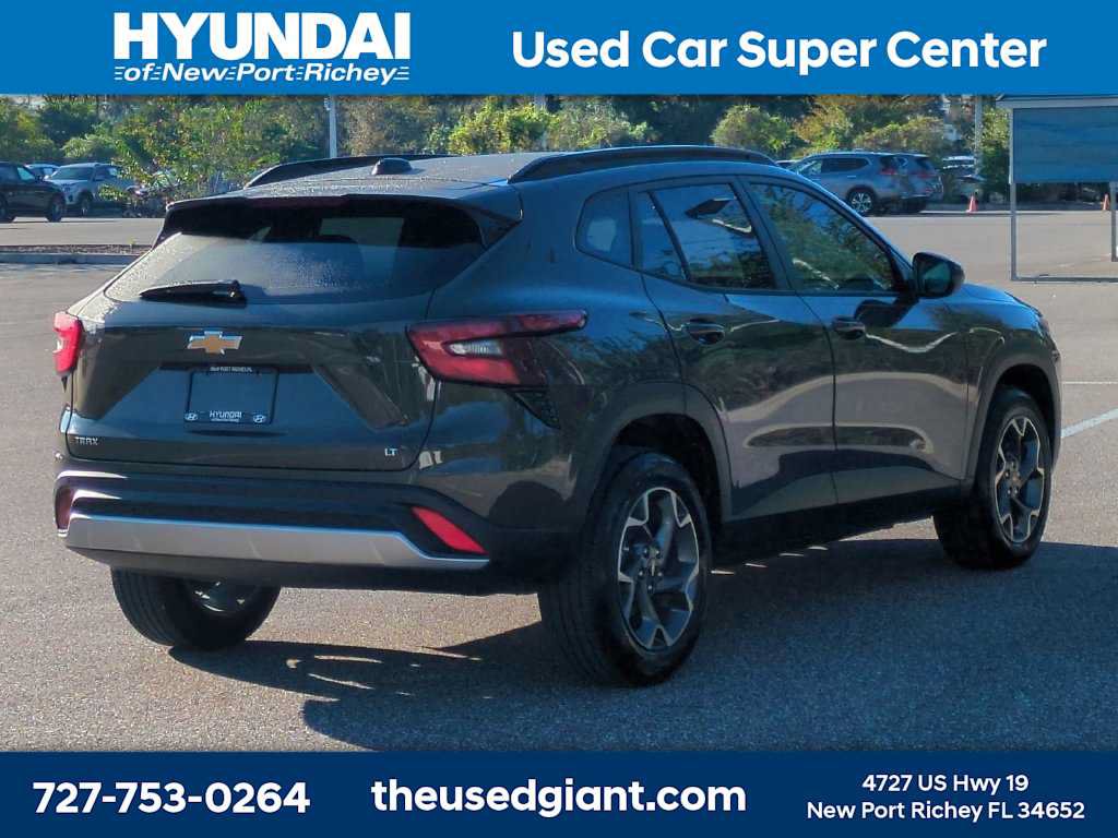 Used 2024 Chevrolet Trax LT w/ Driver Confidence Package FWD image 5