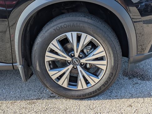 Used 2023 Nissan Rogue SV AWD/4WD image 11