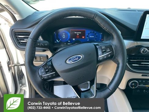 Used 2021 Ford Escape Titanium AWD/4WD image 22