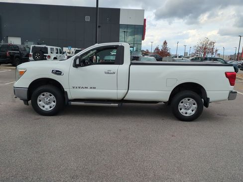 Used 2017 Nissan Titan SV image 7