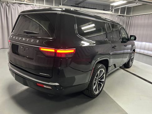Used 2023 Jeep Wagoneer L Series III w/ Premium Group I AWD/4WD image 7