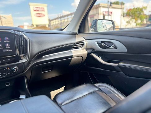 Used 2021 Chevrolet Traverse LT w/ LT Premium Package AWD/4WD image 22