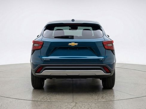 Used 2025 Chevrolet Trax LT w/ LT Convenience Package FWD image 7